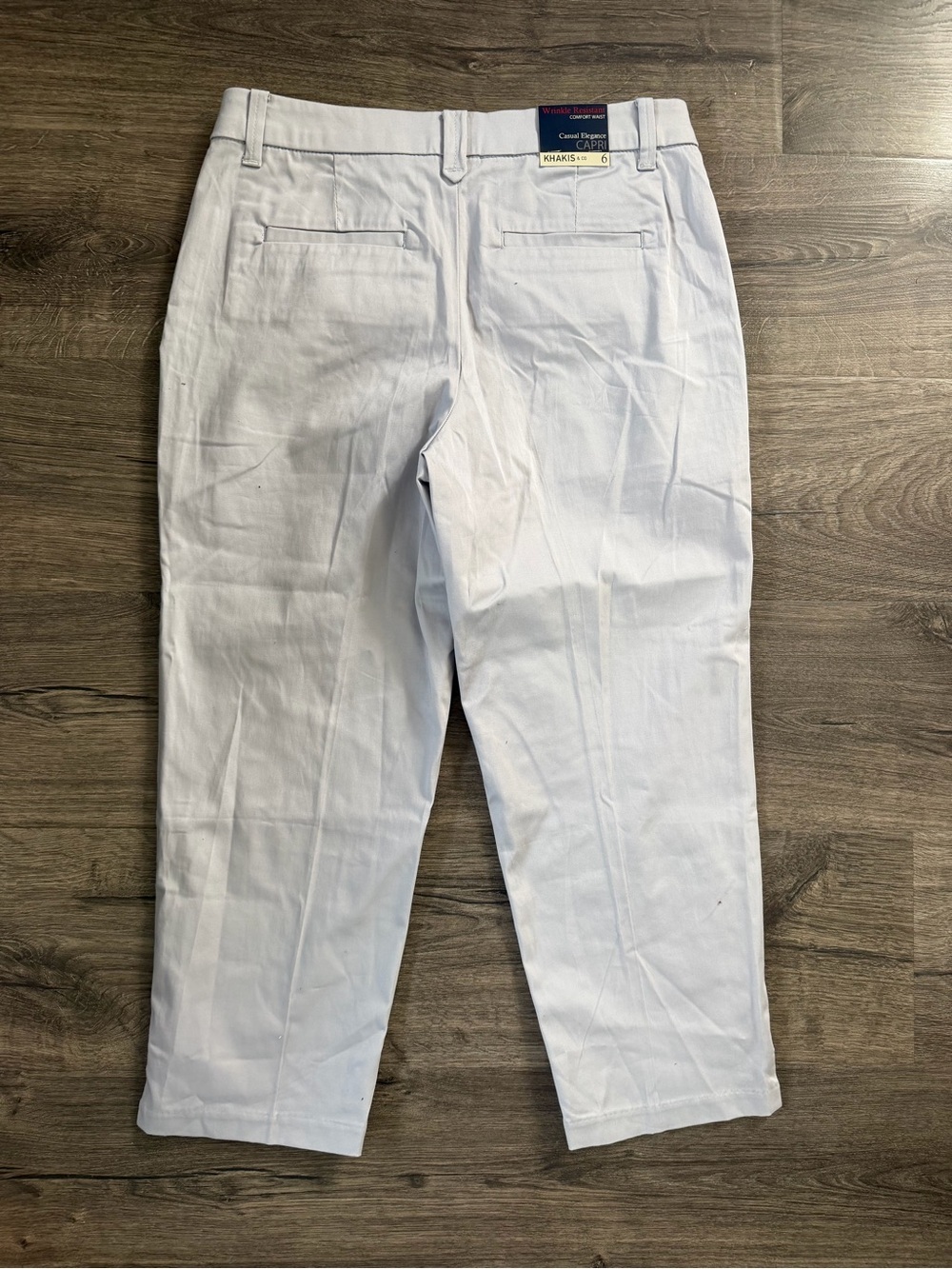 Khakis & Co White Capri Pants Size 6 NWT Wrinkle Resistant 10” Inseam - Picture 5 of 6